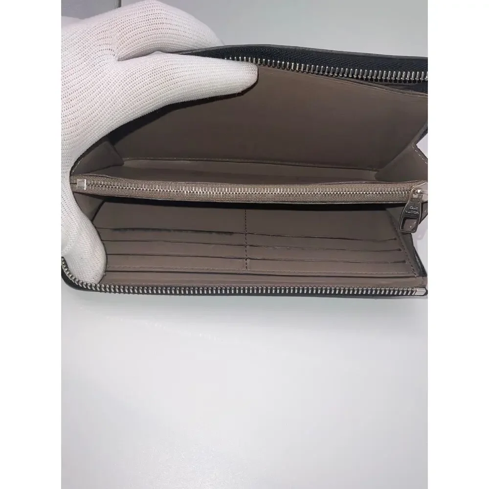 Louis Vuitton Taiga Zippy XL Wallet – Black